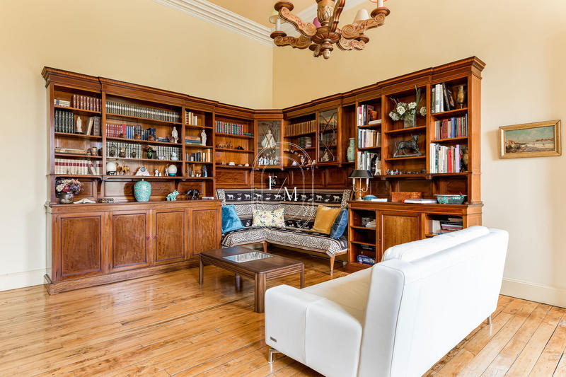 Château - 448 m² - 13 pièces