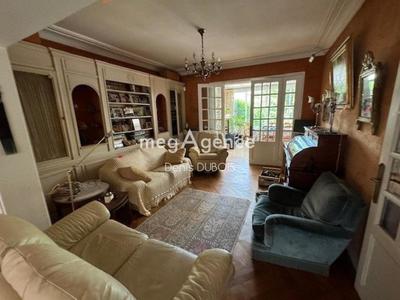 Maison - 286 m² - 12 pièces