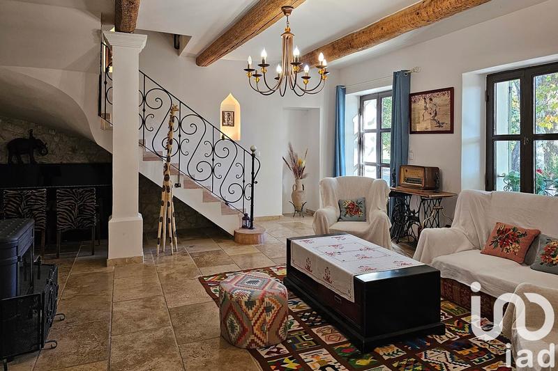 Maison - 210 m² - 7 pièces