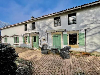 Maison - 231 m² - 7 pièces