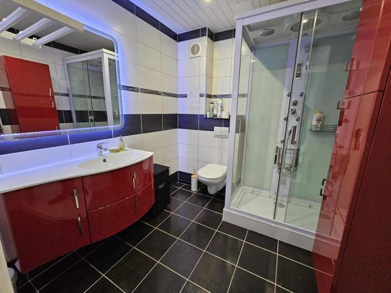 Maison traditionnelle - 166 m² - 7 pièces