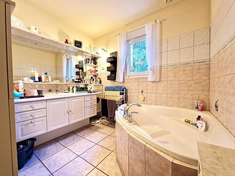 Maison - 180 m² - 7 pièces