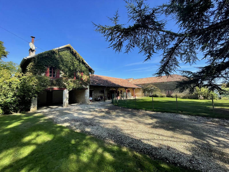 Propriété - 600 m² - 12 pièces