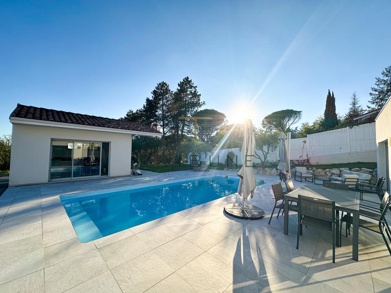 Maison - 145 m² - 8 pièces