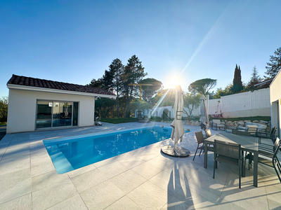 Maison - 145 m² - 8 pièces