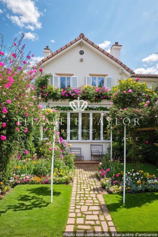 Maison - 204 m² - 9 pièces