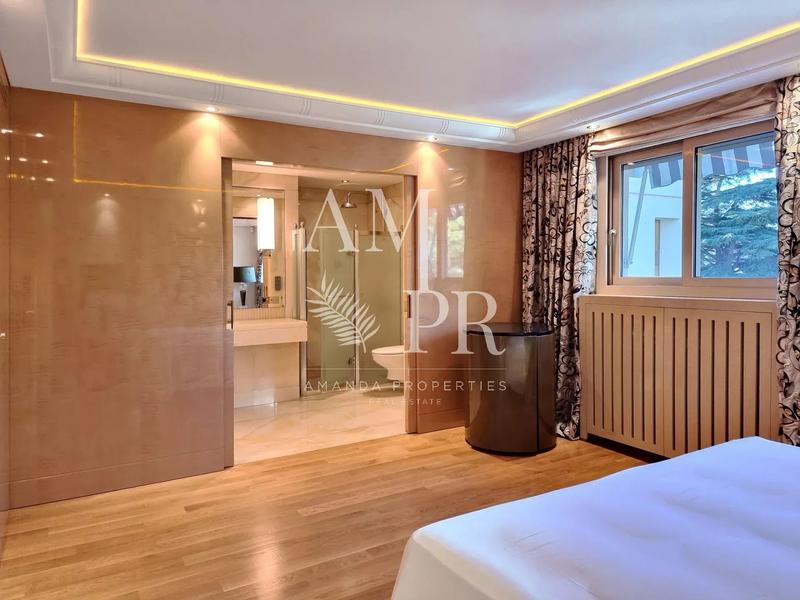 Appartement - 285 m² - 8 pièces