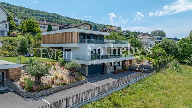 Maison - 270 m² - 7 pièces