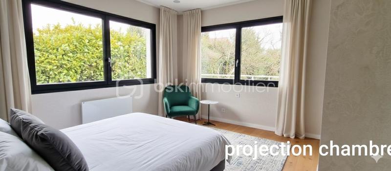 Maison - 230 m² - 10 pièces