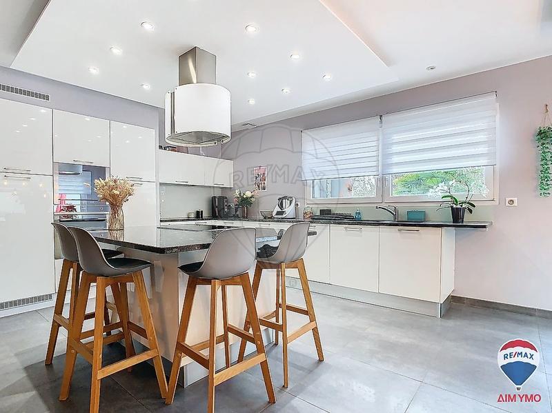 Maison - 170 m² - 8 pièces