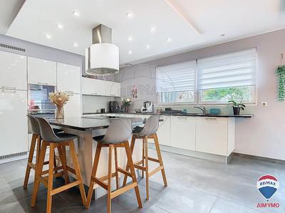 Maison - 170 m² - 8 pièces