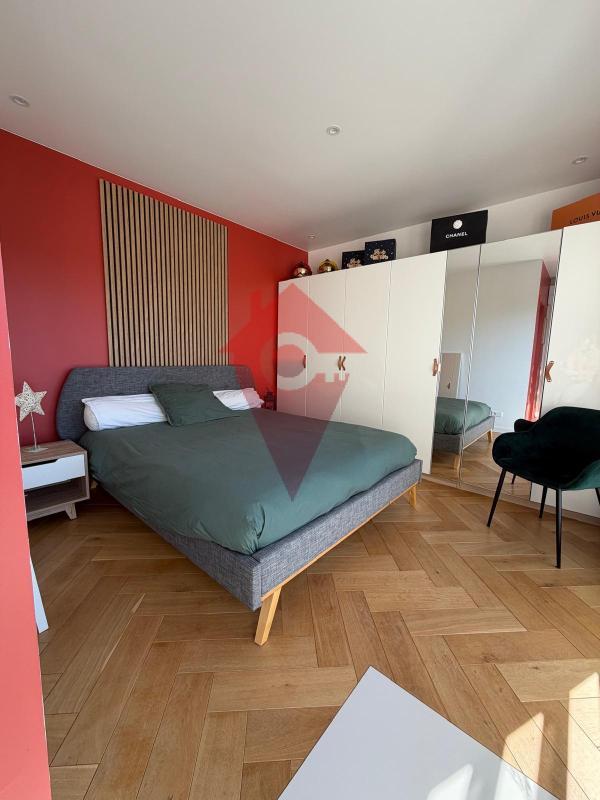 Maison - 212 m² - 7 pièces