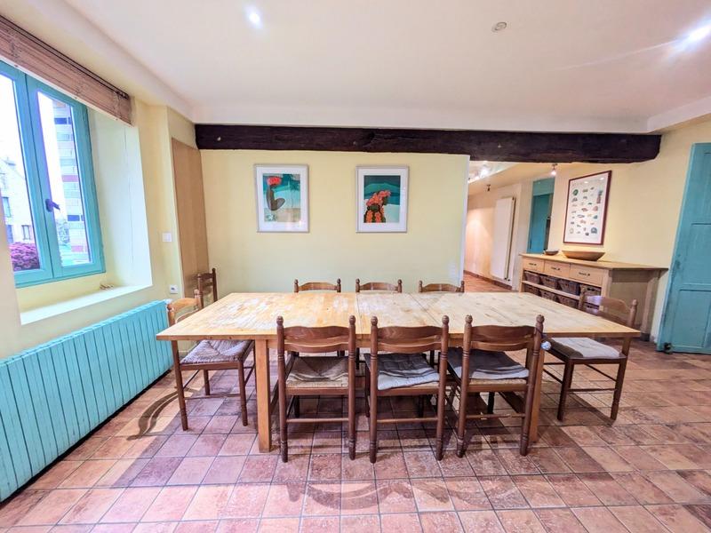 Maison - 207 m² - 7 pièces