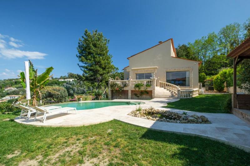 Villa - 258 m² - 14 pièces