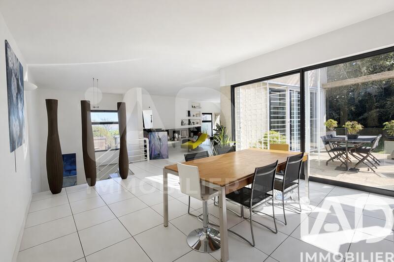 Maison - 237 m² - 7 pièces