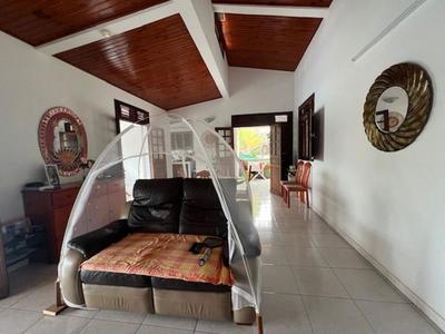 Maison - 200 m² - 8 pièces