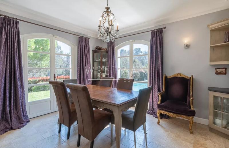 Maison - 280 m² - 7 pièces