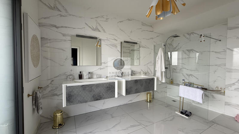 Appartement - 150 m² - 5 pièces