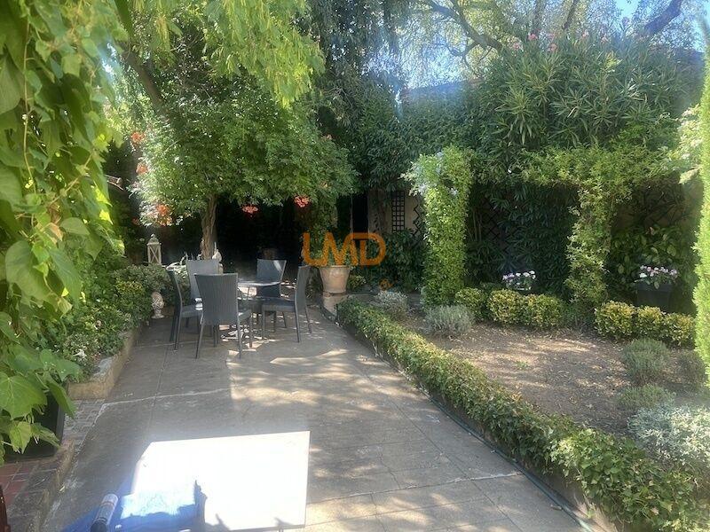 Maison - 200 m² - 6 pièces