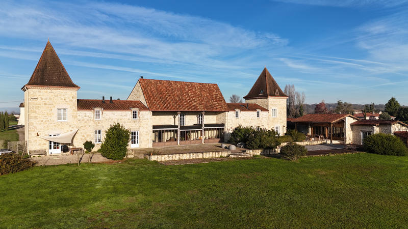 Maison - 374 m² - 13 pièces