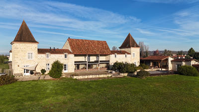 Maison - 374 m² - 13 pièces