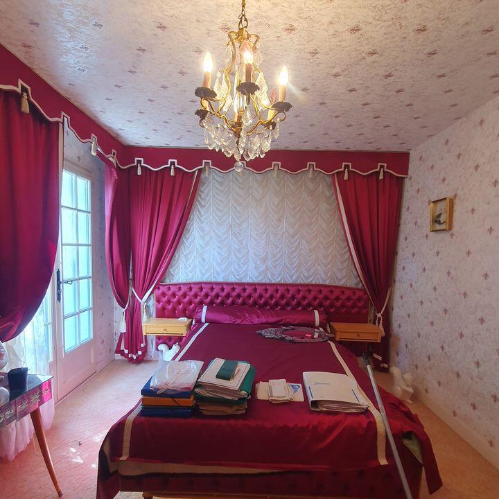 Propriété - 213 m² - 7 pièces