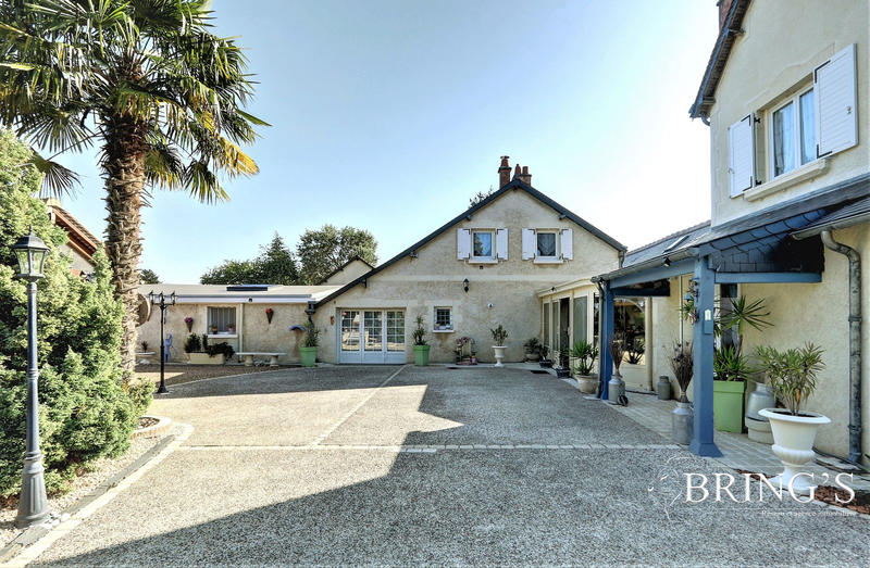 Maison - 188 m² - 8 pièces