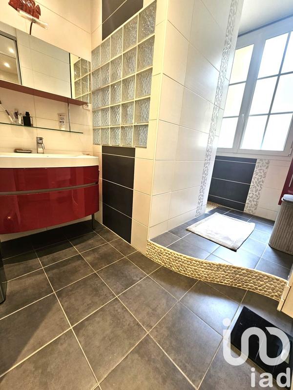 Maison - 185 m² - 9 pièces