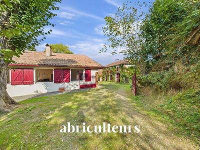 Propriété - 235 m² - 8 pièces