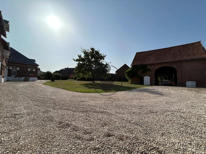 Maison - 202 m² - 8 pièces