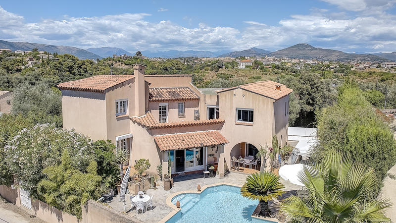 Villa - 214 m² - 6 pièces