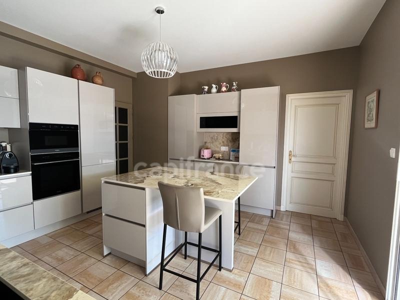 Maison - 268 m² - 8 pièces