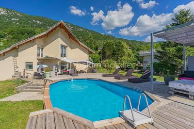 Maison traditionnelle - 156 m² - 5 pièces