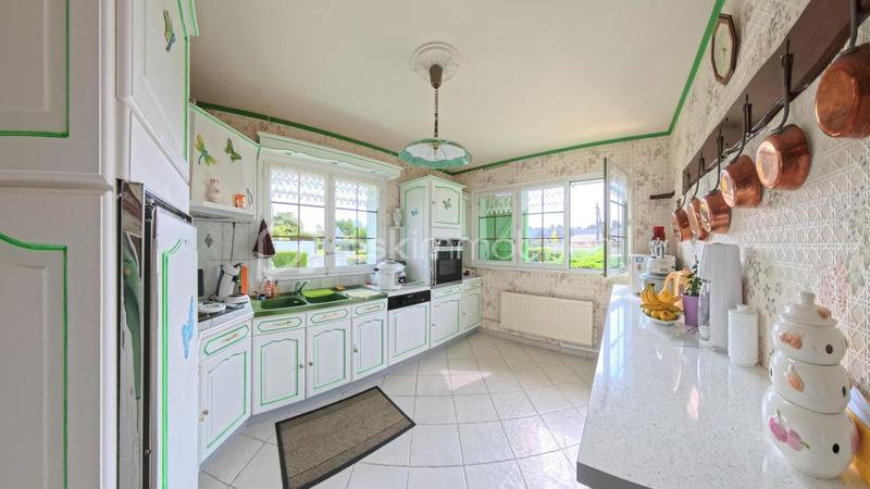 Maison - 250 m² - 10 pièces