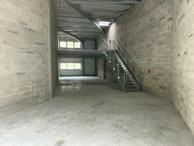 Local d'activité / Entrepôt - 169 m²