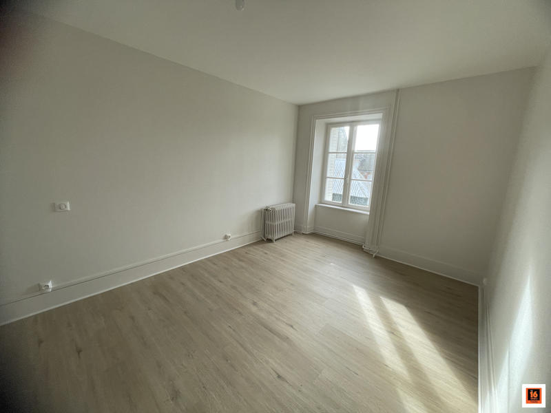 Maison traditionnelle - 90 m² - 6 pièces