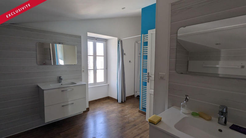 Maison - 250 m² - 11 pièces