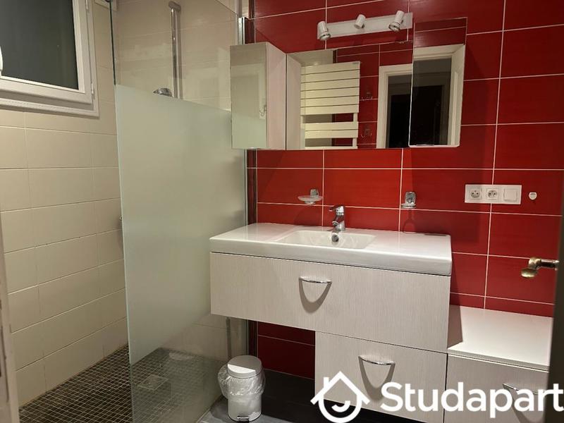 Chambre - 11 m² - 1 pièce