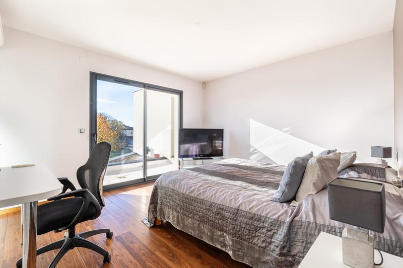 Maison contemporaine - 287 m² - 7 pièces