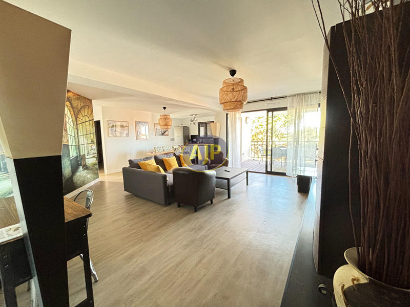 Appartement - 111 m² - 4 pièces