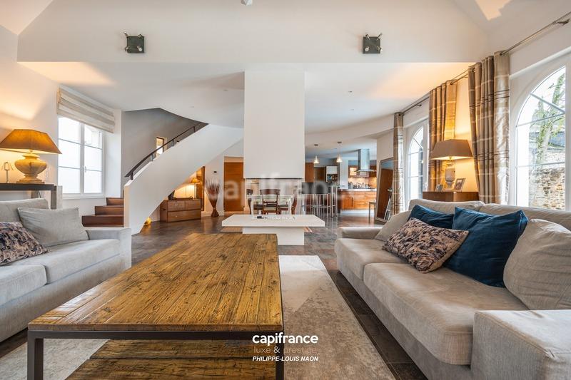 Maison - 233 m² - 7 pièces