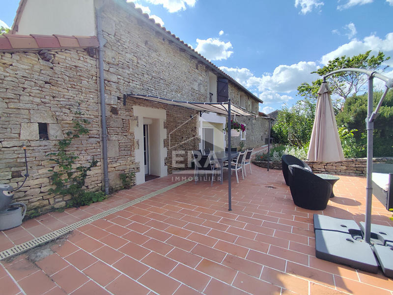 Maison - 221 m² - 8 pièces