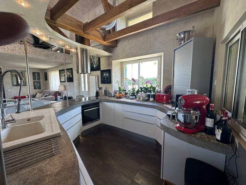 Maison - 230 m² - 6 pièces