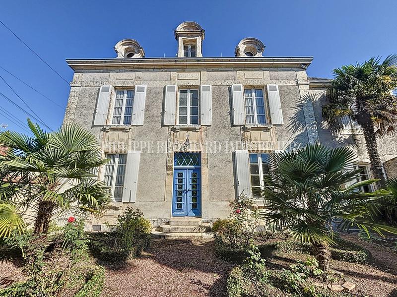 Maison - 241 m² - 12 pièces