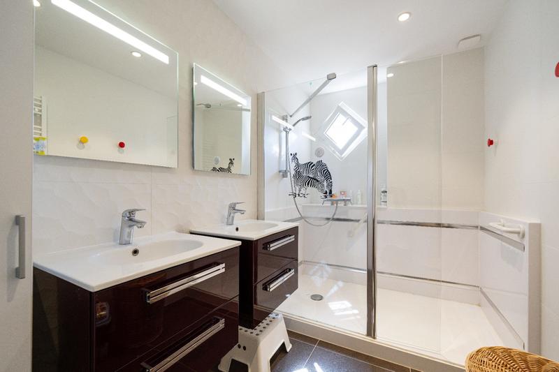 Maison - 180 m² - 7 pièces