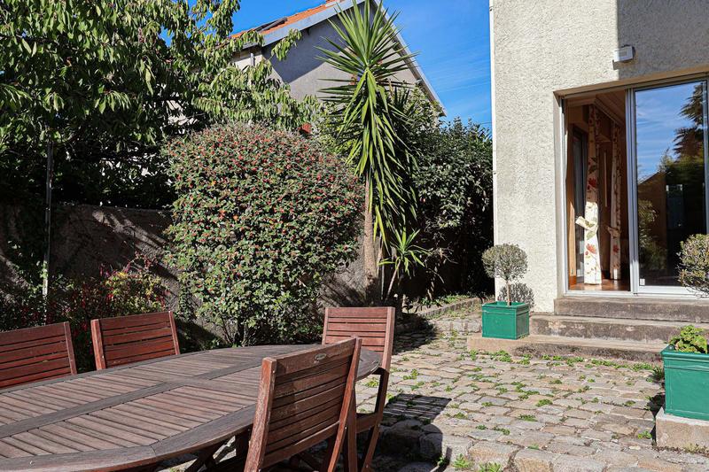 Maison - 220 m² - 8 pièces