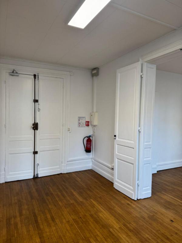 Bureau - 110 m² - 6 pièces