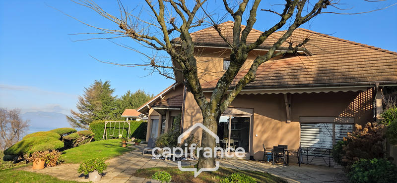 Maison - 207 m² - 7 pièces