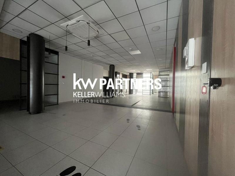 Local commercial - 254 m²