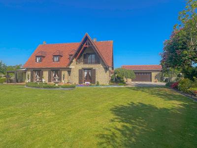 Maison en pierre - 295 m² - 8 pièces